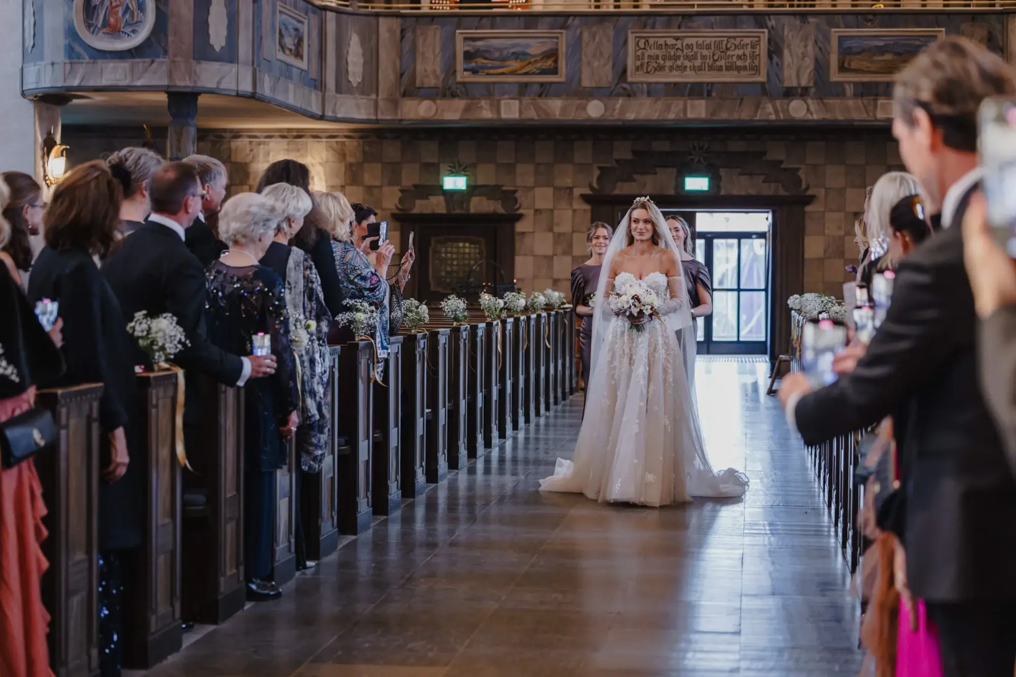 Wedding ceremony inside Högalidskyrkan in Stockholm with 140 international guests