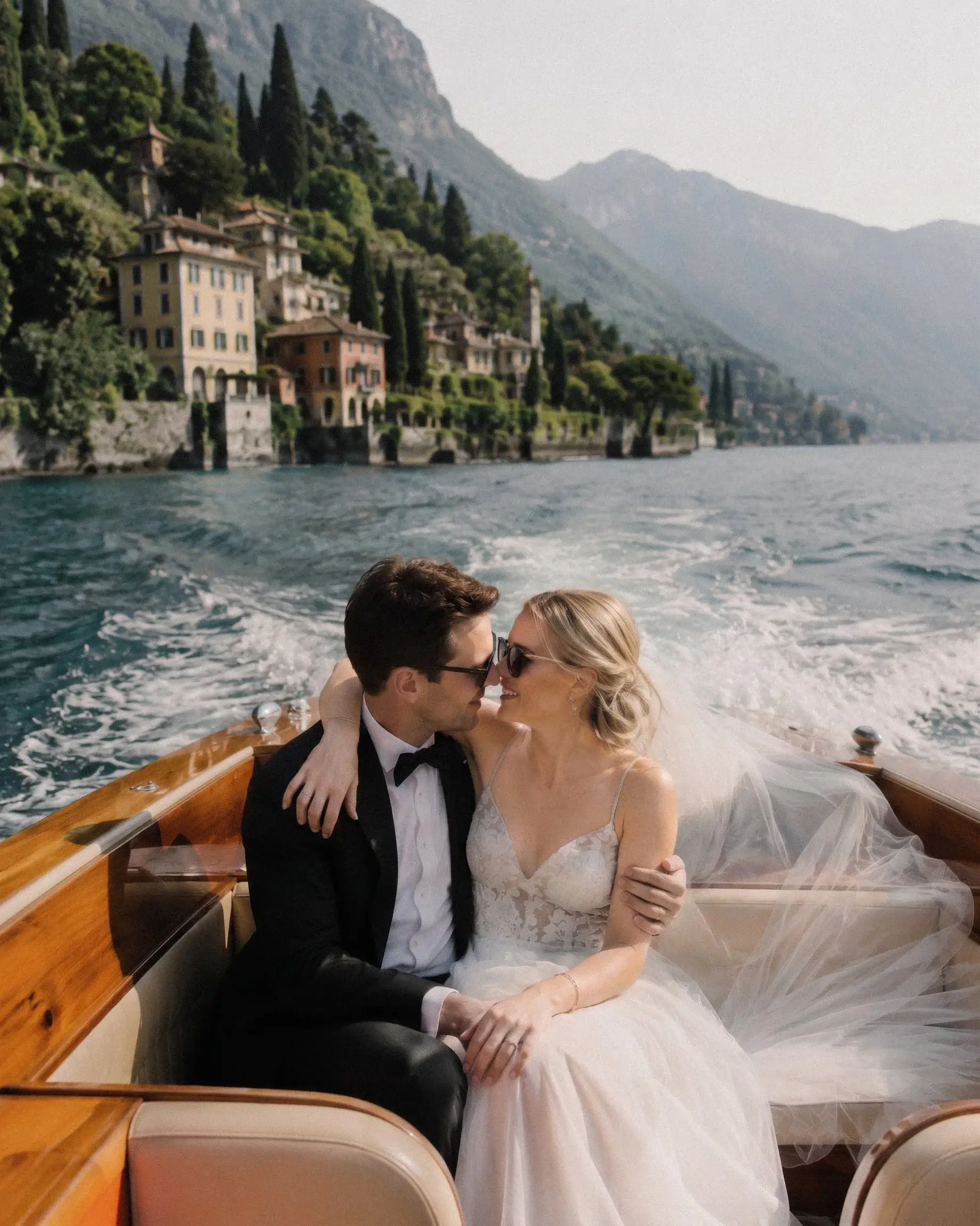 Lake Como boat wedding photography guide.